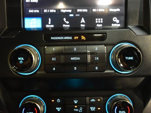 Used 2019 Ford F150 Raptor w/ Equipment Group 802A Luxury AWD/4WD image 38