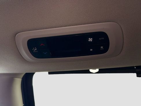 Used 2023 Chrysler Pacifica Touring-L FWD image 26