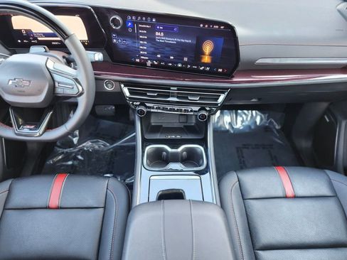 Used 2024 Chevrolet Traverse RS image 12