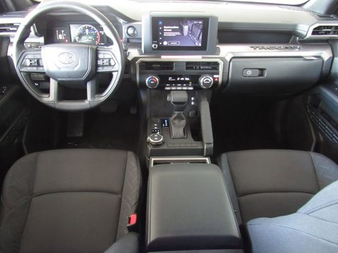 Certified 2026 Toyota Tacoma SR5 AWD/4WD image 32