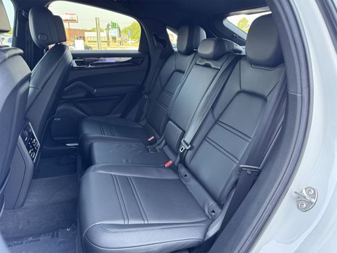 Certified 2022 Porsche Cayenne Coupe image 15
