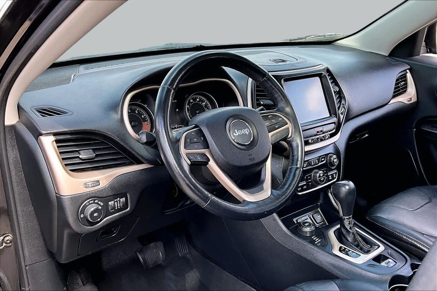 Used 2015 Jeep Cherokee Limited AWD/4WD image 18