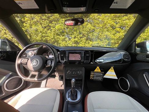 Used 2016 Volkswagen Beetle 1.8T Classic FWD image 24