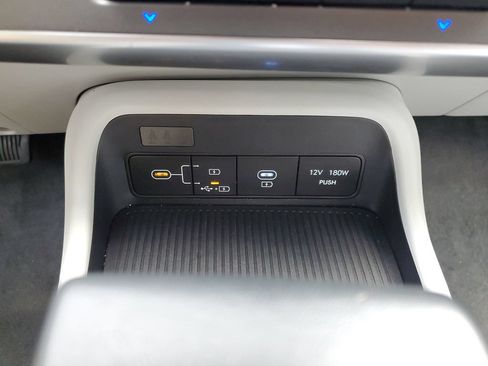 Used 2025 Hyundai Kona SEL FWD image 32