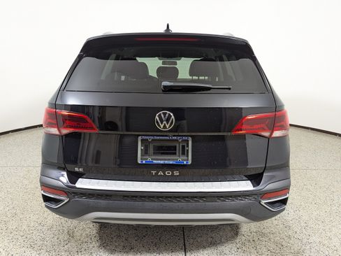 Used 2022 Volkswagen Taos SE FWD image 6
