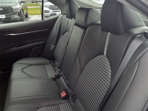 Used 2024 Toyota Camry SE image 12
