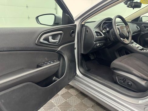 Used 2015 Chrysler 200 Limited w/ Convenience Group FWD image 11