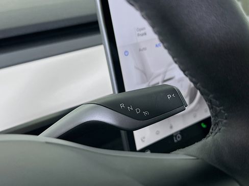 Used 2025 Tesla Model Y Long Range AWD/4WD image 23