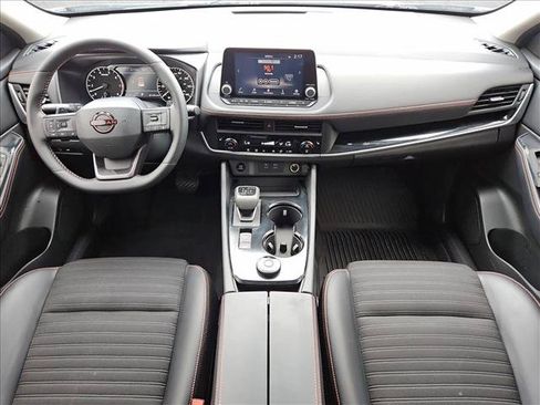 Used 2025 Nissan Rogue SV AWD/4WD image 16