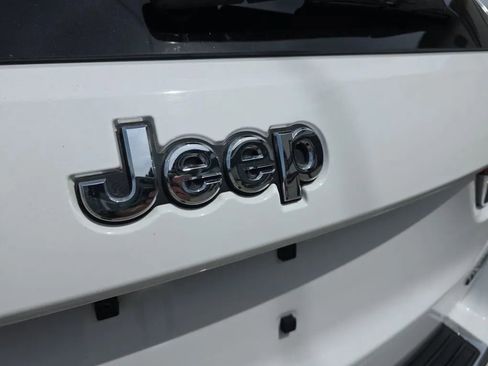 Used 2019 Jeep Grand Cherokee Limited image 10