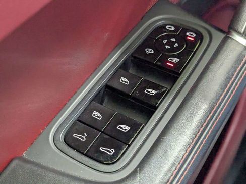 Used 2021 Porsche Cayenne S image 18