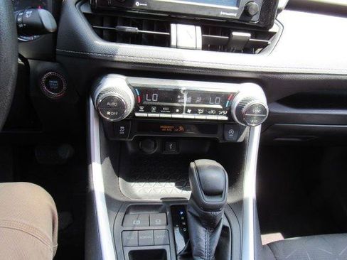 Used 2021 Toyota RAV4 XLE FWD image 33