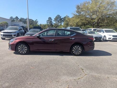 Used 2025 Nissan Altima 2.5 SV FWD image 6