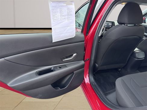 Used 2023 Hyundai Elantra SEL image 31