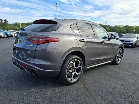 Used 2022 Alfa Romeo Stelvio Veloce image 7