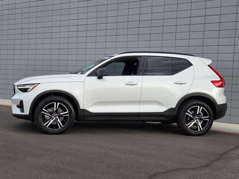 Certified 2024 Volvo XC40 B5 Core AWD/4WD image 2