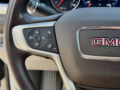 Used 2022 GMC Acadia SLT w/ Technology Package FWD image 38