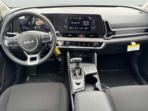 New 2025 Kia Sportage LX image 16