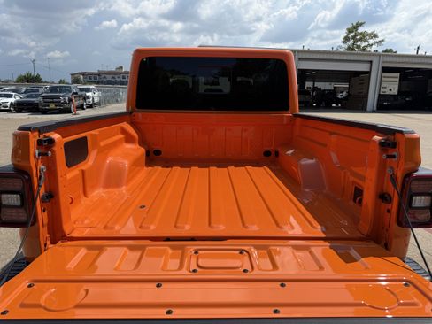 New 2025 Jeep Gladiator Rubicon w/ Convenience Group image 11