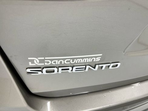 Used 2019 Kia Sorento LX image 26