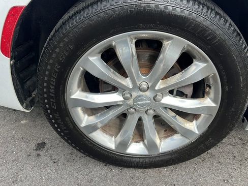 Used 2017 Chrysler 300 Limited w/ Value Package image 37