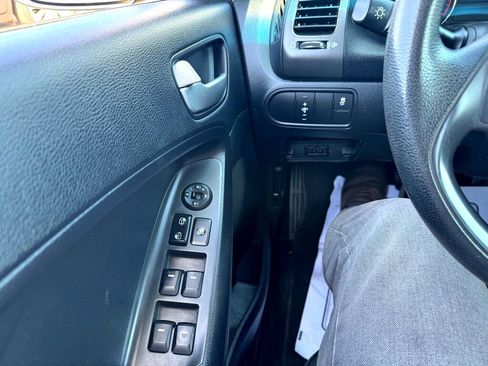 Used 2017 Kia Forte LX image 8