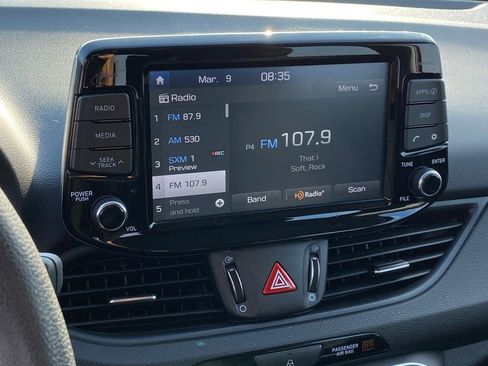 Used 2020 Hyundai Elantra GT image 11