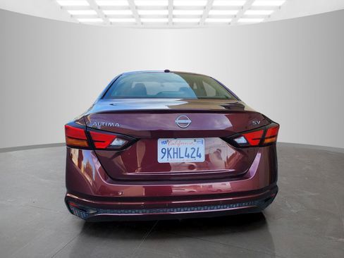Used 2024 Nissan Altima 2.5 SV FWD image 6