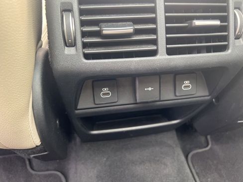 Used 2021 Land Rover Discovery Sport SE image 22