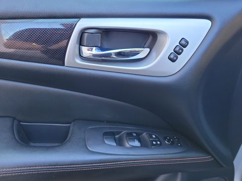 Used 2020 Nissan Pathfinder SL image 19