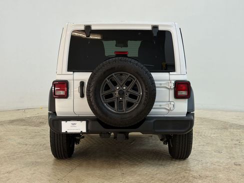 Used 2025 Jeep Wrangler Unlimited Sport AWD/4WD image 10