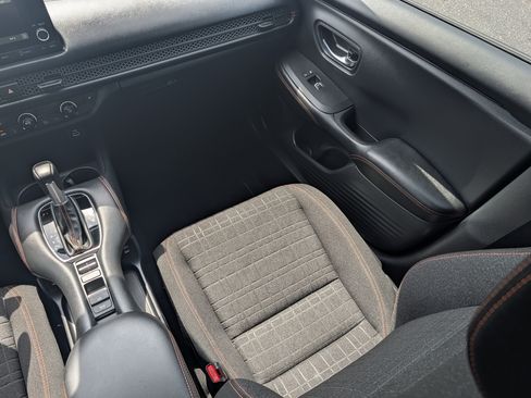 Used 2024 Honda HR-V Sport image 11
