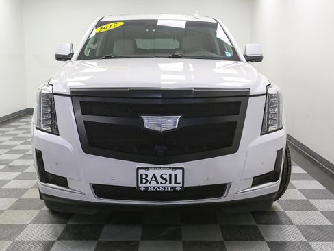 Used 2017 Cadillac Escalade Luxury image 3
