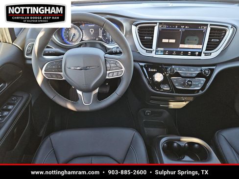 New 2026 Chrysler Voyager LX image 7