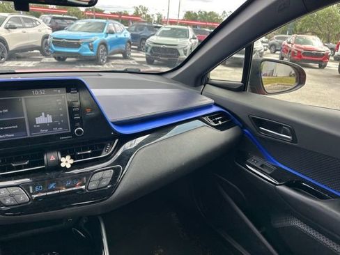 Used 2020 Toyota C-HR XLE FWD image 14
