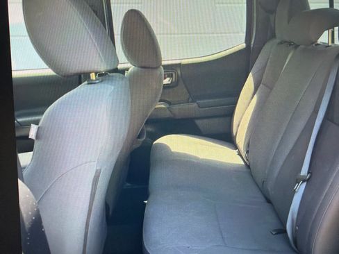 Used 2019 Toyota Tacoma TRD Sport RWD image 15
