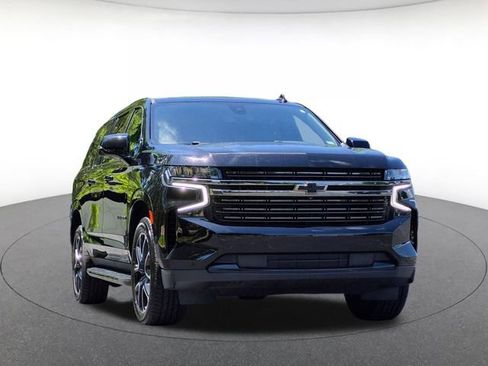 Used 2022 Chevrolet Suburban RST w/ Luxury Package AWD/4WD image 3