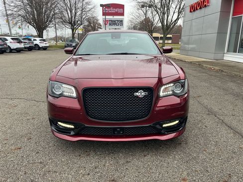 Used 2023 Chrysler 300 C image 9