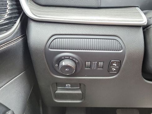 Used 2024 Jeep Wagoneer Series II w/ Flexible Seating Group RWD image 15