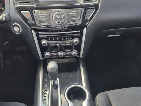 Used 2019 Nissan Pathfinder SV image 27