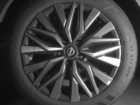Used 2025 Nissan Altima 2.5 SV FWD image 12