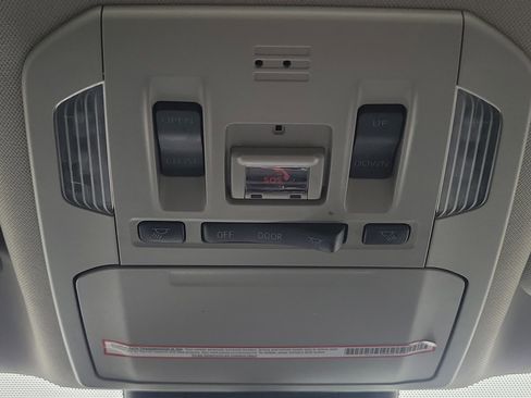 Used 2022 Toyota Highlander XLE image 36