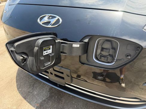 Used 2023 Hyundai Kona Limited FWD image 32
