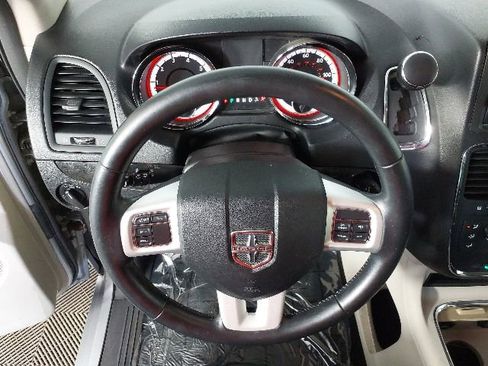 Used 2014 Dodge Grand Caravan SXT w/ UConnect Hands-Free Group FWD image 22