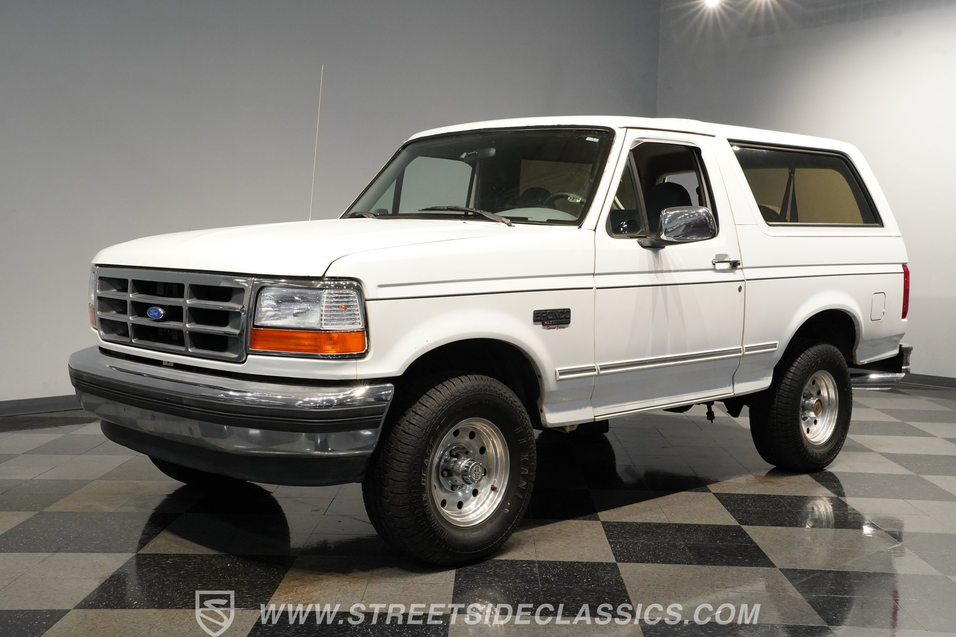 Used 1995 Ford Bronco XLT AWD/4WD image 6
