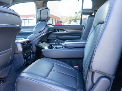 Used 2024 Jeep Grand Wagoneer L 4WD image 31