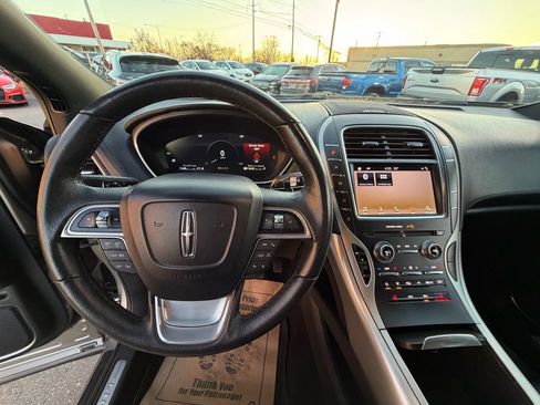 Used 2019 Lincoln Nautilus FWD image 19
