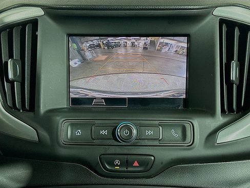 Used 2024 GMC Terrain SLE w/ Driver Convenience Package image 15