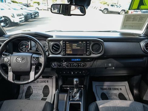 Used 2021 Toyota Tacoma TRD Off-Road w/ Technology Package AWD/4WD image 12