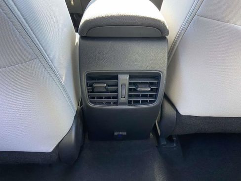 Used 2024 Toyota Corolla Cross L image 17